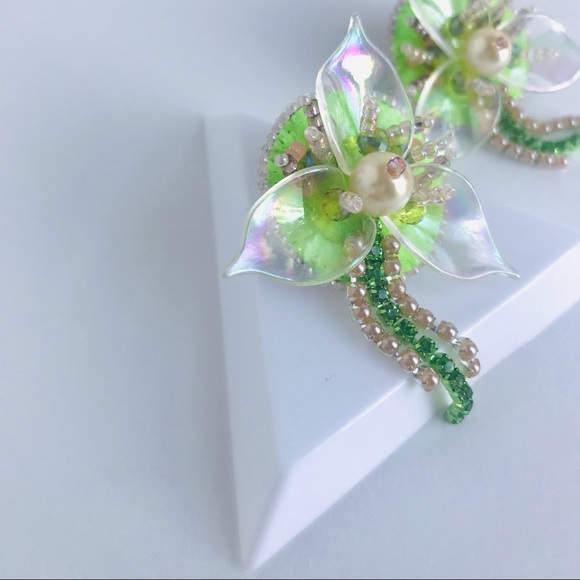 Floral stud earrings with crystal chain pendant - Picture 6 of 10